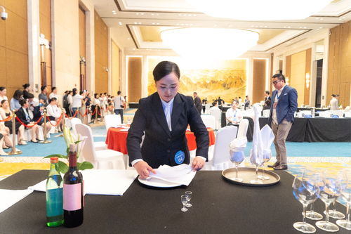 湖北星级饭店服务技能大比武 中餐服务展现专业风采